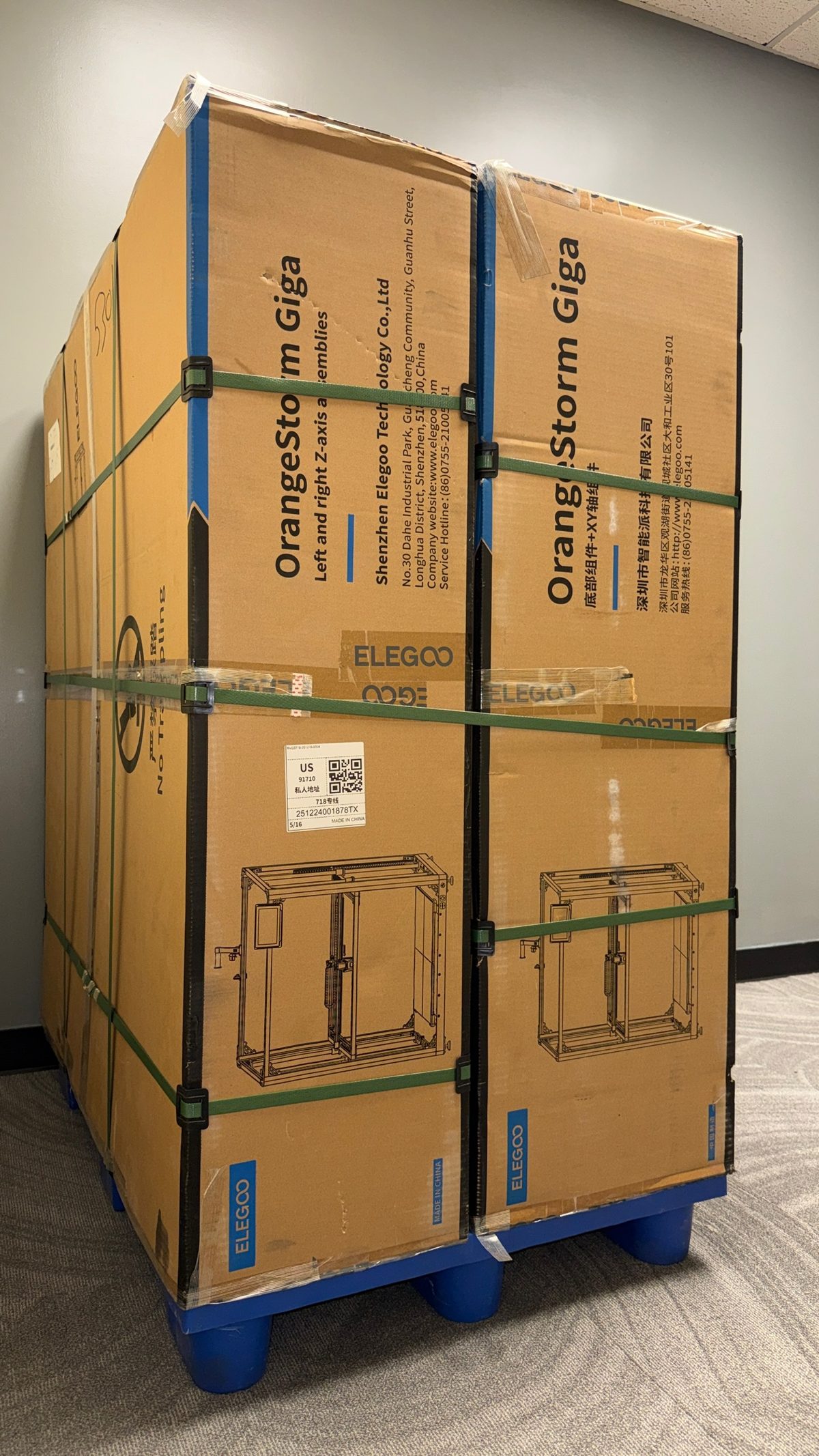 Real finished OrangeStorm Giga pallet, front view: both component cartons standing upright side by side on one pallet with corner protectors and green banding