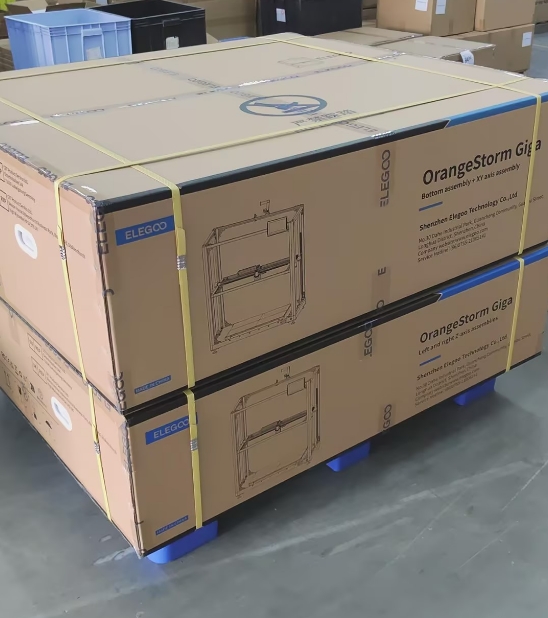 Wrong example: two OrangeStorm Giga cartons laid flat on a pallet